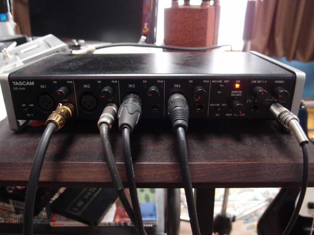 音質重視のシンプルなインターフェースTASCAM US-4×4 | SOUNDRAWER